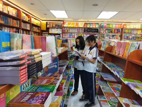 Nhiều địa phương chỉ đạo tạo điều kiện để kịp chuyển sách giáo khoa đến tay học sinh - Ảnh 1. Nhiều địa phương chỉ đạo tạo điều kiện để kịp chuyển sách giáo khoa đến tay học sinh - Ảnh 1.