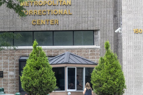Nhà tù liên bang nổi tiếng ở New York bị đóng cửa vì an ninh lỏng lẻo - Ảnh 1. Nhà tù liên bang nổi tiếng ở New York bị đóng cửa vì an ninh lỏng lẻo - Ảnh 1.