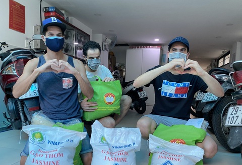 Quận Phú Nhuận hỗ trợ người nước ngoài khó khăn do dịch COVID-19 - Ảnh 2. Quận Phú Nhuận hỗ trợ người nước ngoài khó khăn do dịch COVID-19 - Ảnh 2.