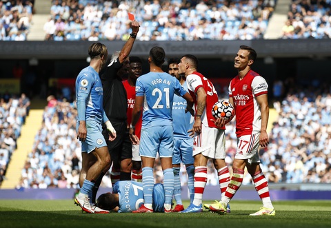 Thắng ‘5 sao’, Man City đẩy Arsenal lún sâu vào khủng hoảng - Ảnh 3. Thắng ‘5 sao’, Man City đẩy Arsenal lún sâu vào khủng hoảng - Ảnh 3.