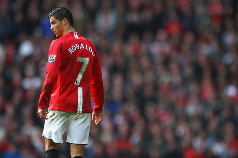 Ronaldo không thể khoác áo số 7 huyền thoại ở Man Utd? - Ảnh 1. Ronaldo không thể khoác áo số 7 huyền thoại ở Man Utd? - Ảnh 1.