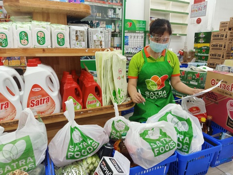 Chuyện về lực lượng đi chợ hộ ở một siêu thị - Ảnh 2. Chuyện về lực lượng đi chợ hộ ở một siêu thị - Ảnh 2.