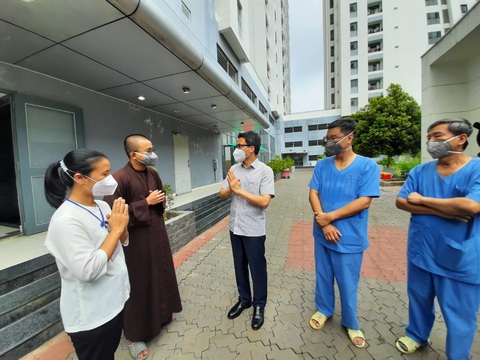 Phó thủ tướng Vũ Đức Đam: Tình nguyện viên tôn giáo như liều thuốc tinh thần cho bệnh nhân COVID-19 - Ảnh 1. Phó thủ tướng Vũ Đức Đam: Tình nguyện viên tôn giáo như liều thuốc tinh thần cho bệnh nhân COVID-19 - Ảnh 1.