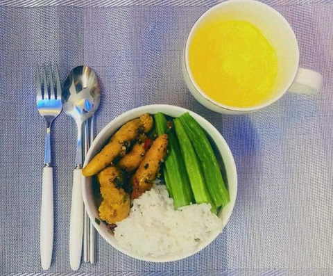 Khỏi COVID-19, Kim Đào lại nấu ăn, bày món tủ bún chả giò đơn giản - Ảnh 10. Khỏi COVID-19, Kim Đào lại nấu ăn, bày món tủ bún chả giò đơn giản - Ảnh 10.