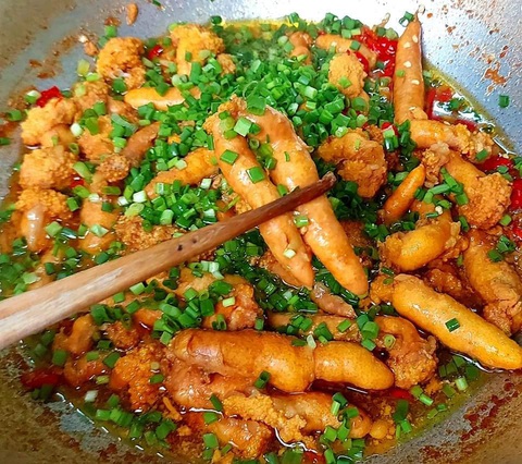 Khỏi COVID-19, Kim Đào lại nấu ăn, bày món tủ bún chả giò đơn giản - Ảnh 7. Khỏi COVID-19, Kim Đào lại nấu ăn, bày món tủ bún chả giò đơn giản - Ảnh 7.