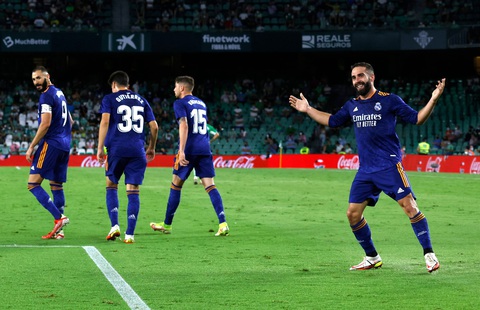 Carvajal ghi bàn thắng đẹp đưa Real Madrid lên đầu bảng - Ảnh 1. Carvajal ghi bàn thắng đẹp đưa Real Madrid lên đầu bảng - Ảnh 1.