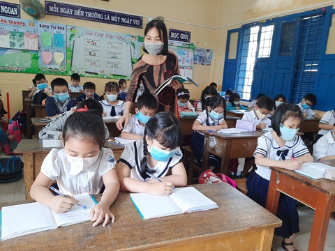Phú Yên giải bài toán thiếu hơn 1.300 giáo viên ra sao? - Ảnh 2. Phú Yên giải bài toán thiếu hơn 1.300 giáo viên ra sao? - Ảnh 2.