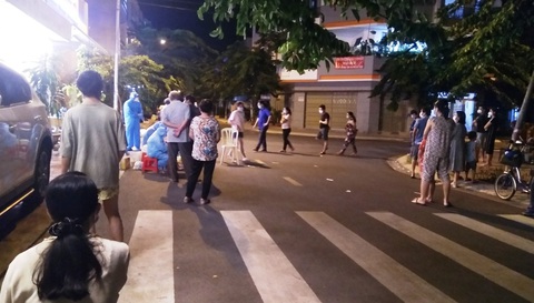 Lấy mẫu xét nghiệm COVID-19 ở Nha Trang: Nhiều tổ chưa đến tận nhà dân - Ảnh 1. Lấy mẫu xét nghiệm COVID-19 ở Nha Trang: Nhiều tổ chưa đến tận nhà dân - Ảnh 1.