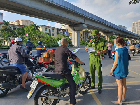 Công an Hà Nội tăng gấp đôi tổ tuần tra kiểm soát cơ động mạnh - Ảnh 1. Công an Hà Nội tăng gấp đôi tổ tuần tra kiểm soát cơ động mạnh - Ảnh 1.