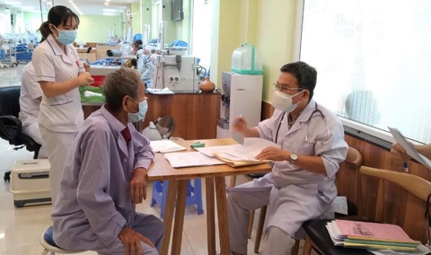Người mắc bệnh thận mạn, đặc biệt bệnh nhân lọc máu, cần tiêm vắc xin sớm nhất có thể - Ảnh 1. Người mắc bệnh thận mạn, đặc biệt bệnh nhân lọc máu, cần tiêm vắc xin sớm nhất có thể - Ảnh 1.
