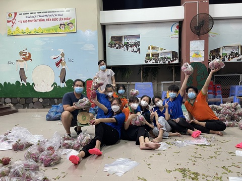 Động viên nhau nỗ lực vì cộng đồng - Ảnh 1. Động viên nhau nỗ lực vì cộng đồng - Ảnh 1.