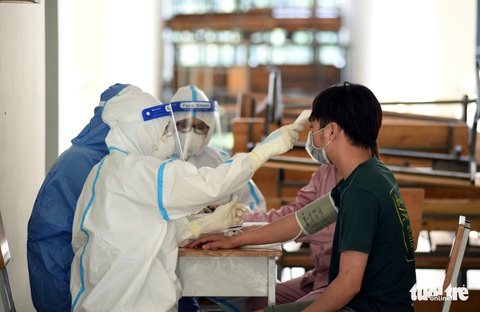 Bệnh viện mở nhạc, F0 hào hứng tập thể dục, ai cũng vui vẻ, lạc quan - Ảnh 7. Bệnh viện mở nhạc, F0 hào hứng tập thể dục, ai cũng vui vẻ, lạc quan - Ảnh 7.