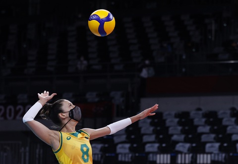 Vì sao nhiều VĐV bóng chuyền Brazil đeo khẩu trang thi đấu Olympic Tokyo? - Ảnh 2. Vì sao nhiều VĐV bóng chuyền Brazil đeo khẩu trang thi đấu Olympic Tokyo? - Ảnh 2.