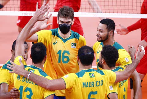 Vì sao nhiều VĐV bóng chuyền Brazil đeo khẩu trang thi đấu Olympic Tokyo? - Ảnh 1. Vì sao nhiều VĐV bóng chuyền Brazil đeo khẩu trang thi đấu Olympic Tokyo? - Ảnh 1.