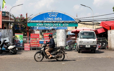 Thêm 1 F0, Hà Nội phong tỏa chợ Long Biên - Ảnh 1. Thêm 1 F0, Hà Nội phong tỏa chợ Long Biên - Ảnh 1.