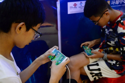 Báo Trung Quốc: Game online là thuốc phiện tinh thần, Tencent mất vèo 60 tỉ USD - Ảnh 2. Báo Trung Quốc: Game online là thuốc phiện tinh thần, Tencent mất vèo 60 tỉ USD - Ảnh 2.