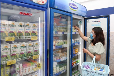 Vinamilk trợ giá mùa dịch bằng cách hỗ trợ quà tặng gần 170 tỉ đồng - Ảnh 3. Vinamilk trợ giá mùa dịch bằng cách hỗ trợ quà tặng gần 170 tỉ đồng - Ảnh 3.