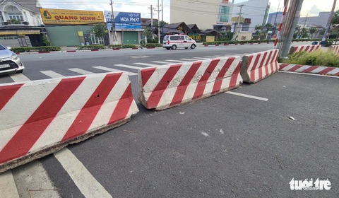 Vì sao Bình Dương dùng biện pháp mạnh: lấy bêtông ngăn đường? - Ảnh 4. Vì sao Bình Dương dùng biện pháp mạnh: lấy bêtông ngăn đường? - Ảnh 4.
