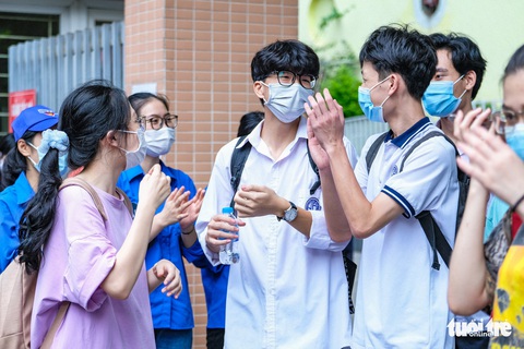 ĐH Quốc gia Hà Nội công bố ngưỡng đầu vào qua xét tuyển điểm thi tốt nghiệp - Ảnh 1. ĐH Quốc gia Hà Nội công bố ngưỡng đầu vào qua xét tuyển điểm thi tốt nghiệp - Ảnh 1.