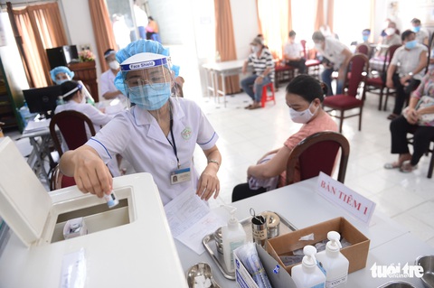Vắc xin: Có thông tin đầy đủ, người dân sẽ ít hoang mang hơn - Ảnh 3. Vắc xin: Có thông tin đầy đủ, người dân sẽ ít hoang mang hơn - Ảnh 3.