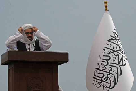 Taliban cho phụ nữ học đại học, nhưng cấm nam nữ học chung - Ảnh 1. Taliban cho phụ nữ học đại học, nhưng cấm nam nữ học chung - Ảnh 1.