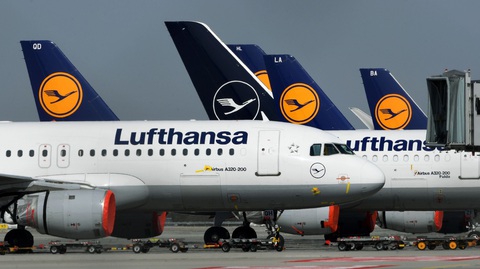 Lufthansa chuyển ghế trống thành giường nằm thu phí - Ảnh 1. Lufthansa chuyển ghế trống thành giường nằm thu phí - Ảnh 1.