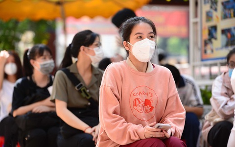 Giám đốc Sở GD-ĐT TP.HCM: Nhà trường - phụ huynh nắm tay cùng vượt khó - Ảnh 1. Giám đốc Sở GD-ĐT TP.HCM: Nhà trường - phụ huynh nắm tay cùng vượt khó - Ảnh 1.