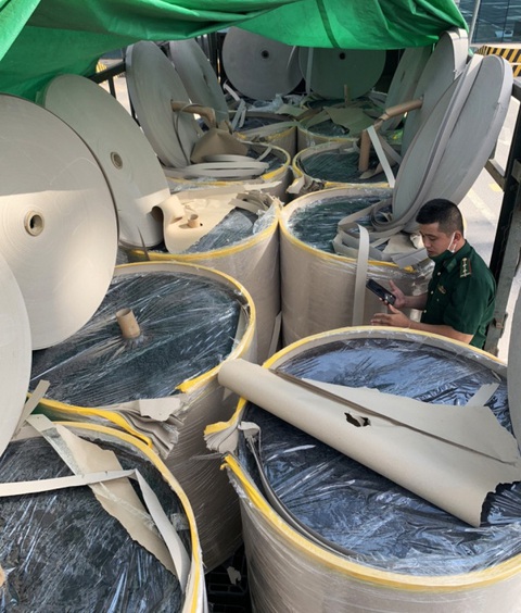 Lật tẩy đường dây xuất lậu sang Trung Quốc hàng nghìn tấn quặng ‘đội lốt’ giấy cuộn - Ảnh 1. Lật tẩy đường dây xuất lậu sang Trung Quốc hàng nghìn tấn quặng ‘đội lốt’ giấy cuộn - Ảnh 1.