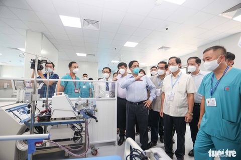 Thủ tướng Phạm Minh Chính thị sát bệnh viện dã chiến tuyến cuối điều trị COVID-19 tại miền Bắc - Ảnh 2. Thủ tướng Phạm Minh Chính thị sát bệnh viện dã chiến tuyến cuối điều trị COVID-19 tại miền Bắc - Ảnh 2.