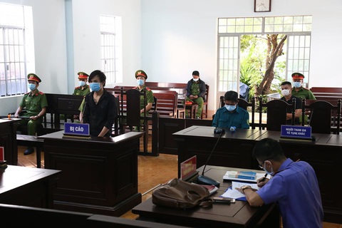 12 tháng tù cho người thông chốt, đánh lực lượng chức năng vì… đi sửa loa - Ảnh 1. 12 tháng tù cho người thông chốt, đánh lực lượng chức năng vì… đi sửa loa - Ảnh 1.