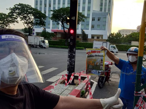 TP.HCM phát báo đến 312 xã, phường: Quà an sinh tinh thần trong đợt giãn cách - Ảnh 2. TP.HCM phát báo đến 312 xã, phường: Quà an sinh tinh thần trong đợt giãn cách - Ảnh 2.