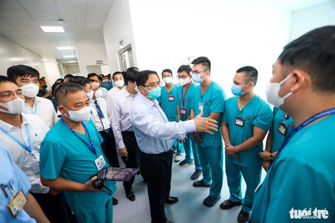 Thủ tướng Phạm Minh Chính thị sát bệnh viện dã chiến tuyến cuối điều trị COVID-19 tại miền Bắc - Ảnh 3. Thủ tướng Phạm Minh Chính thị sát bệnh viện dã chiến tuyến cuối điều trị COVID-19 tại miền Bắc - Ảnh 3.