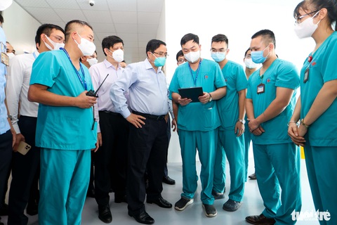 Thủ tướng Phạm Minh Chính thị sát bệnh viện dã chiến tuyến cuối điều trị COVID-19 tại miền Bắc - Ảnh 4. Thủ tướng Phạm Minh Chính thị sát bệnh viện dã chiến tuyến cuối điều trị COVID-19 tại miền Bắc - Ảnh 4.
