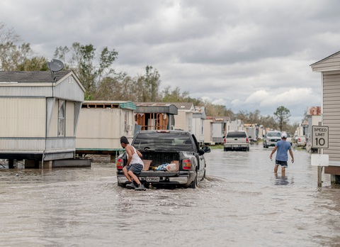 Chùm ảnh bang Louisiana tan hoang vì bão Ida - Ảnh 3. Chùm ảnh bang Louisiana tan hoang vì bão Ida - Ảnh 3.