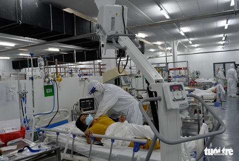 Robot vận chuyển thuốc, thực phẩm, nói chuyện với bệnh nhân ở bệnh viện dã chiến - Ảnh 4. Robot vận chuyển thuốc, thực phẩm, nói chuyện với bệnh nhân ở bệnh viện dã chiến - Ảnh 4.