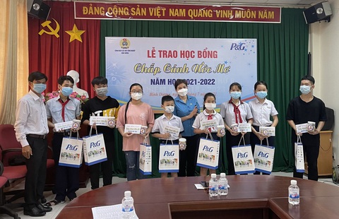 P&G tiếp tục chương trình học bổng cho học sinh nghèo hiếu học - Ảnh 1. P&G tiếp tục chương trình học bổng cho học sinh nghèo hiếu học - Ảnh 1.