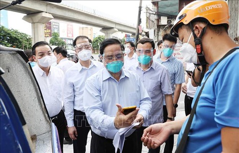 Thủ tướng kiểm tra đột xuất các điểm nóng dịch COVID-19 tại Hà Nội - Ảnh 4. Thủ tướng kiểm tra đột xuất các điểm nóng dịch COVID-19 tại Hà Nội - Ảnh 4.