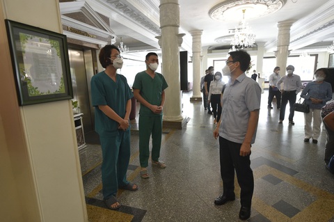 Phó thủ tướng Vũ Đức Đam: TP.HCM có thể thuê công ty công nghệ chuyển hàng hỗ trợ - Ảnh 1. Phó thủ tướng Vũ Đức Đam: TP.HCM có thể thuê công ty công nghệ chuyển hàng hỗ trợ - Ảnh 1.