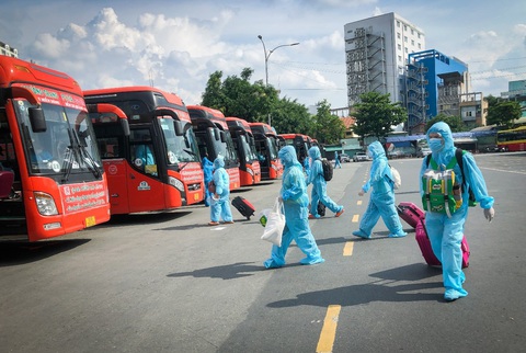 Ngày rời TP.HCM, bà con Phú Yên mong được sớm trở lại - Ảnh 1. Ngày rời TP.HCM, bà con Phú Yên mong được sớm trở lại - Ảnh 1.