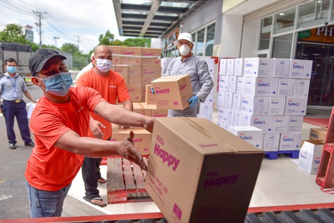 Hàng ngàn Giỏ quà nghĩa tình sẽ tiếp tục đến tay người nghèo khó - Ảnh 1. Hàng ngàn Giỏ quà nghĩa tình sẽ tiếp tục đến tay người nghèo khó - Ảnh 1.