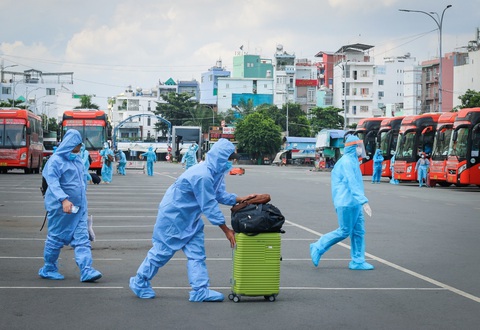 Ngày rời TP.HCM, bà con Phú Yên mong được sớm trở lại - Ảnh 3. Ngày rời TP.HCM, bà con Phú Yên mong được sớm trở lại - Ảnh 3.