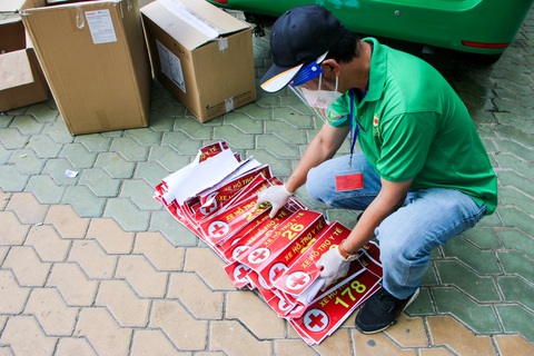 Xe taxi được chuyển đổi thành xe cấp cứu như thế nào? - Ảnh 7. Xe taxi được chuyển đổi thành xe cấp cứu như thế nào? - Ảnh 7.