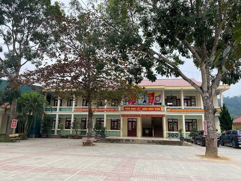 Thiếu giáo viên, nhà trường thu tiền của phụ huynh để thuê giáo viên dạy hợp đồng - Ảnh 1. Thiếu giáo viên, nhà trường thu tiền của phụ huynh để thuê giáo viên dạy hợp đồng - Ảnh 1.