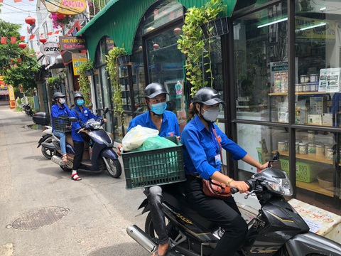 Những shipper xanh đặc biệt của Hội An - Ảnh 1. Những shipper xanh đặc biệt của Hội An - Ảnh 1.