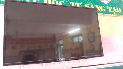 Thiết bị giáo dục dạy lớp 1 ở Thanh Hóa: tivi nhỏ phải thay, máy tính “có vấn đề” - Ảnh 1. Thiết bị giáo dục dạy lớp 1 ở Thanh Hóa: tivi nhỏ phải thay, máy tính “có vấn đề” - Ảnh 1.
