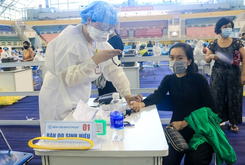 HỎI - ĐÁP về dịch COVID-19: Quá thời hạn tiêm mũi 2 vắc xin COVID-19, có cần tiêm lại từ đầu? - Ảnh 1. HỎI - ĐÁP về dịch COVID-19: Quá thời hạn tiêm mũi 2 vắc xin COVID-19, có cần tiêm lại từ đầu? - Ảnh 1.
