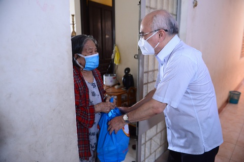 ‘Không phân biệt, chăm lo cho tất cả người dân sống tại TP.HCM’ - Ảnh 2. ‘Không phân biệt, chăm lo cho tất cả người dân sống tại TP.HCM’ - Ảnh 2.