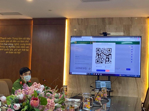 Bộ Công an triển khai hệ thống khai báo lấy mã QR, giảm ùn tắc ở chốt kiểm soát - Ảnh 1. Bộ Công an triển khai hệ thống khai báo lấy mã QR, giảm ùn tắc ở chốt kiểm soát - Ảnh 1.