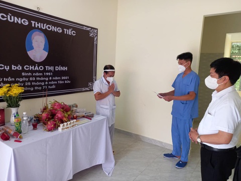 Từ Hà Giang xung phong vào TP.HCM chống dịch, nam điều dưỡng nhận tin mẹ qua đời - Ảnh 1. Từ Hà Giang xung phong vào TP.HCM chống dịch, nam điều dưỡng nhận tin mẹ qua đời - Ảnh 1.