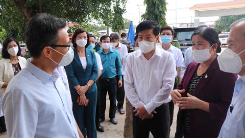 Phó thủ tướng Vũ Đức Đam kiểm tra phòng chống dịch COVID-19 tại Bình Phước - Ảnh 3. Phó thủ tướng Vũ Đức Đam kiểm tra phòng chống dịch COVID-19 tại Bình Phước - Ảnh 3.
